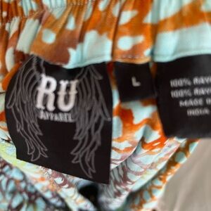 Wide pants appear as a skirt